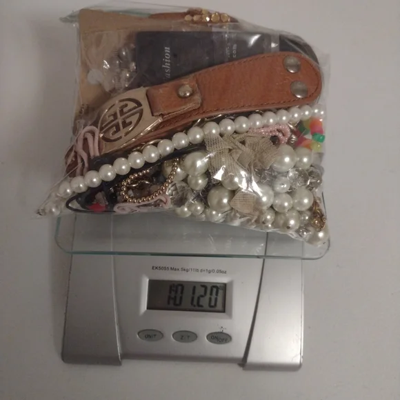 Craft Bag Of Broken Jewelry Vtg-now For Art Projects Etc Faux Pearls - Picture 6 of 6